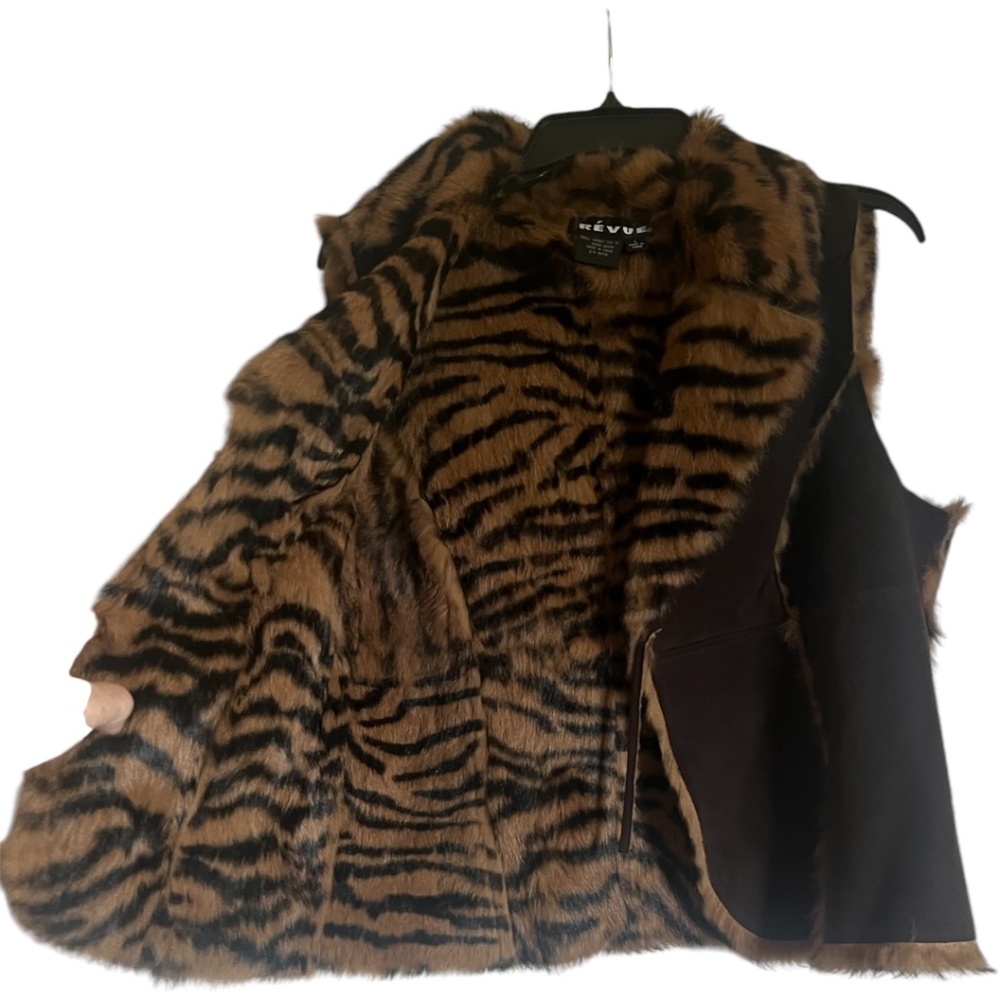 Revue Fur Brown  Vest  Size L Ribbed Zebra Suede/ Brow Rabbit Cozy Comfy Elegant